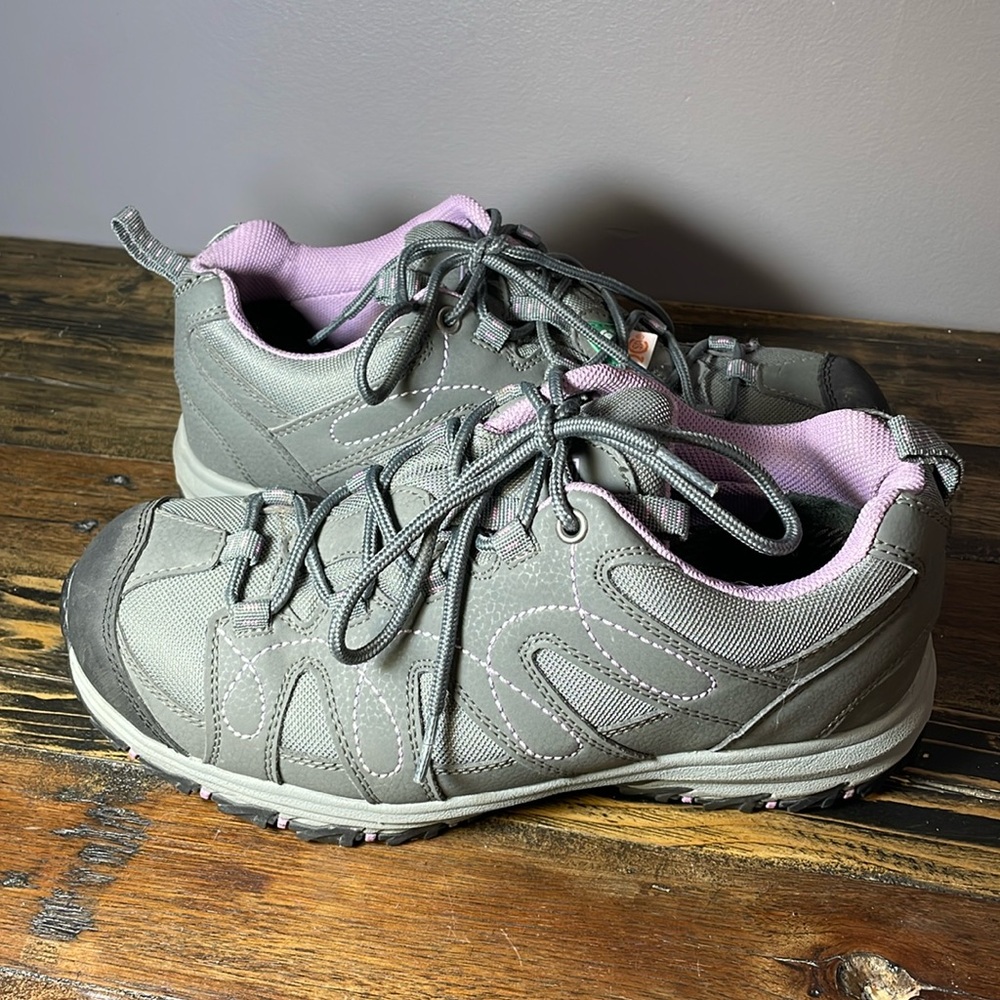 Dakota steel toe work shoes CSA approved.  New condition size 8.5EE women